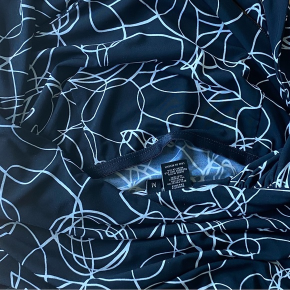 BCBGMaxazria black and white top
size Medium - Picture 2 of 5